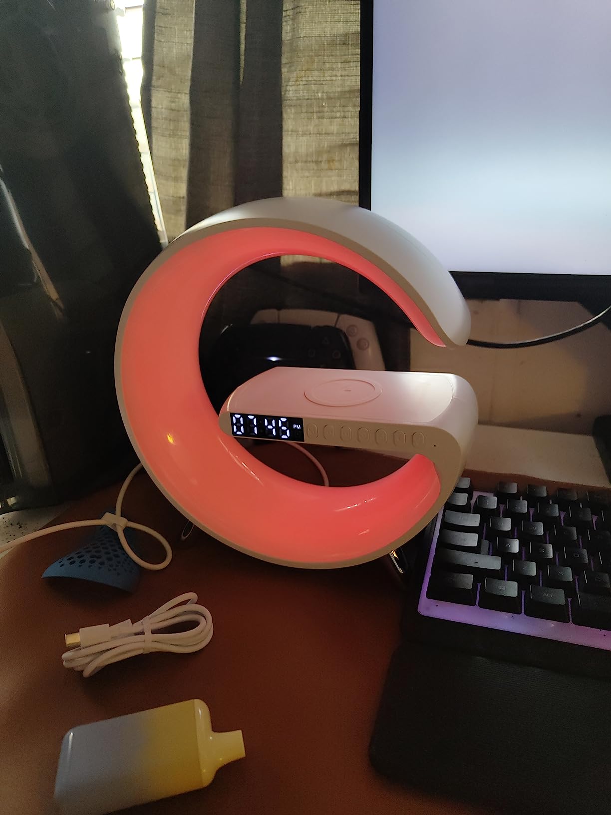 WirelessSolutions – Multifunctional Wireless Charger RGB Lamp Speaker