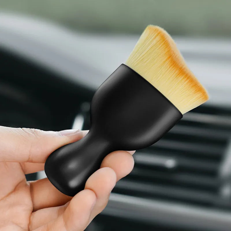 Woobrooch – Car Interior Dust Sweeping Soft Brush