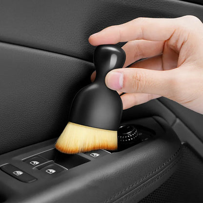 Woobrooch – Car Interior Dust Sweeping Soft Brush